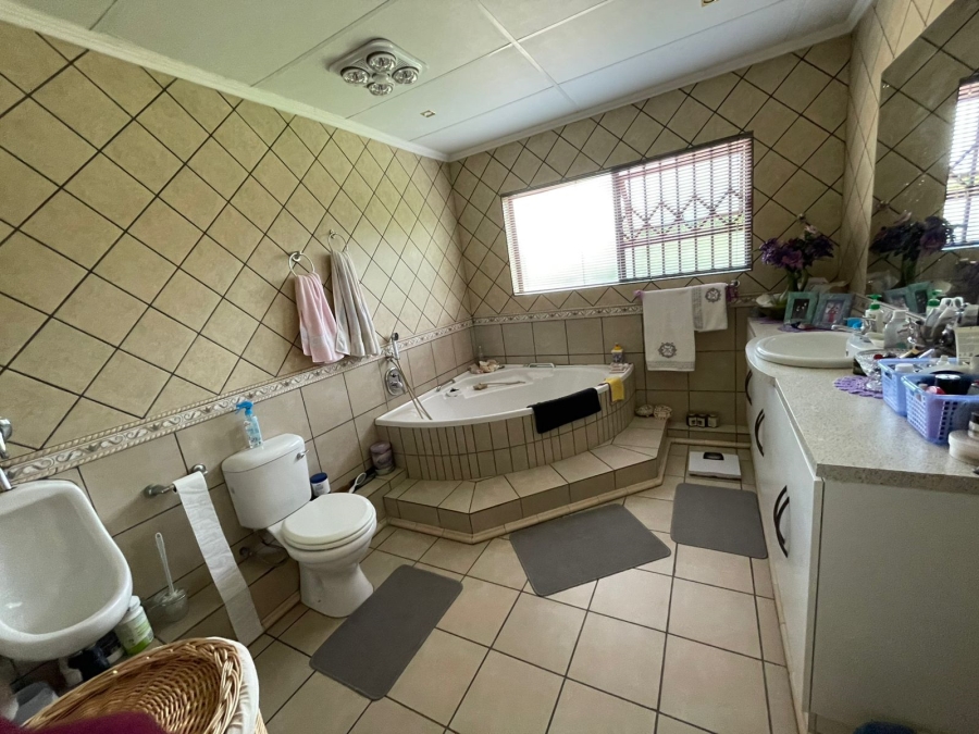 4 Bedroom Property for Sale in Christiana North West